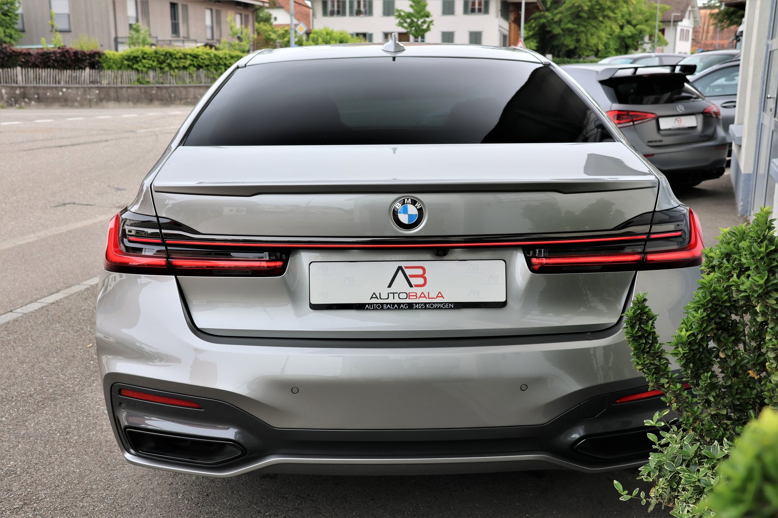 BMW 750i Steptronic M-Sport, Benzin, Occasion / Gebraucht, Automatik - 6