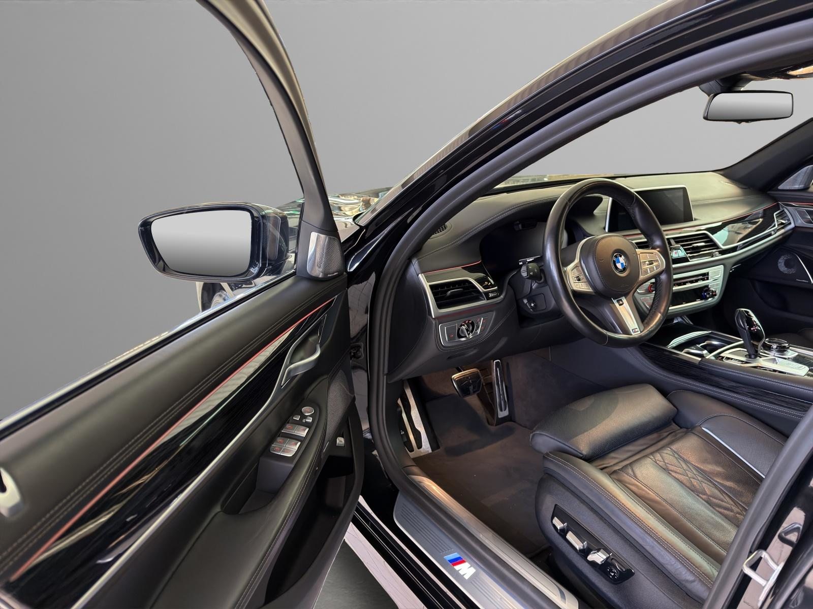 BMW 750i xDrive M-SportPaket, Essence, Occasion / Utilisé, Automatique - 7