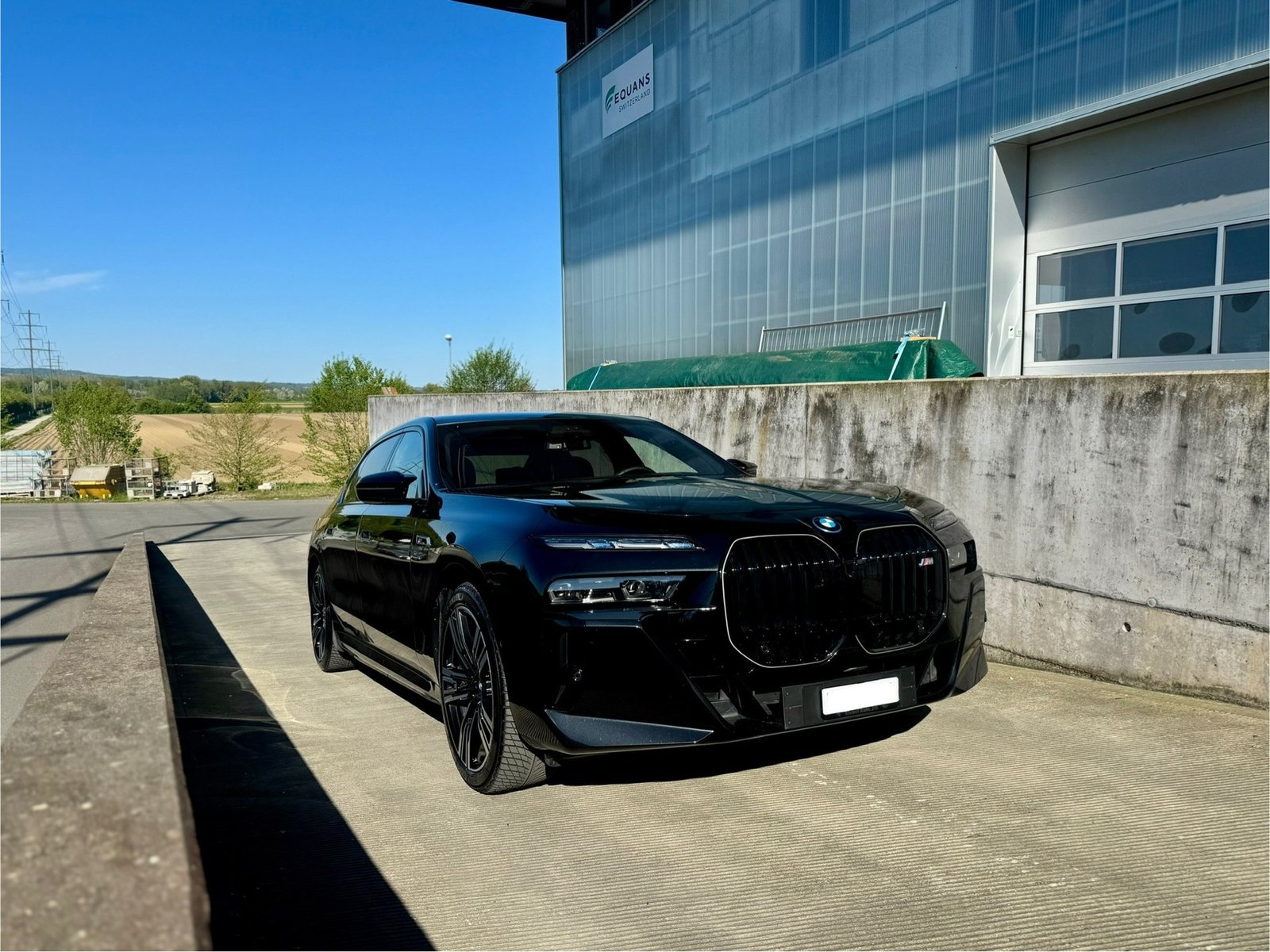 BMW 7er Reihe G70 M760e, Full-Hybrid Petrol/Electric, Second hand / Used, Automatic - 2