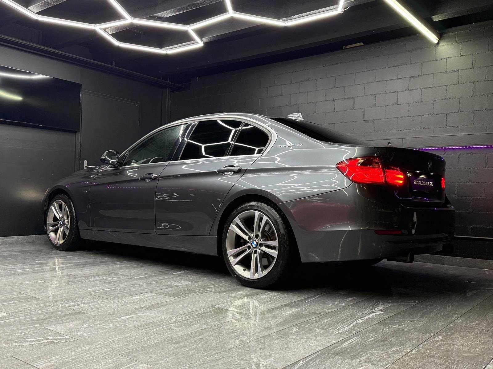 BMW ActiveHybrid 3 Sport Line Steptronic, Voll-Hybrid Benzin/Elektro, Occasion / Gebraucht, Automatik - 3