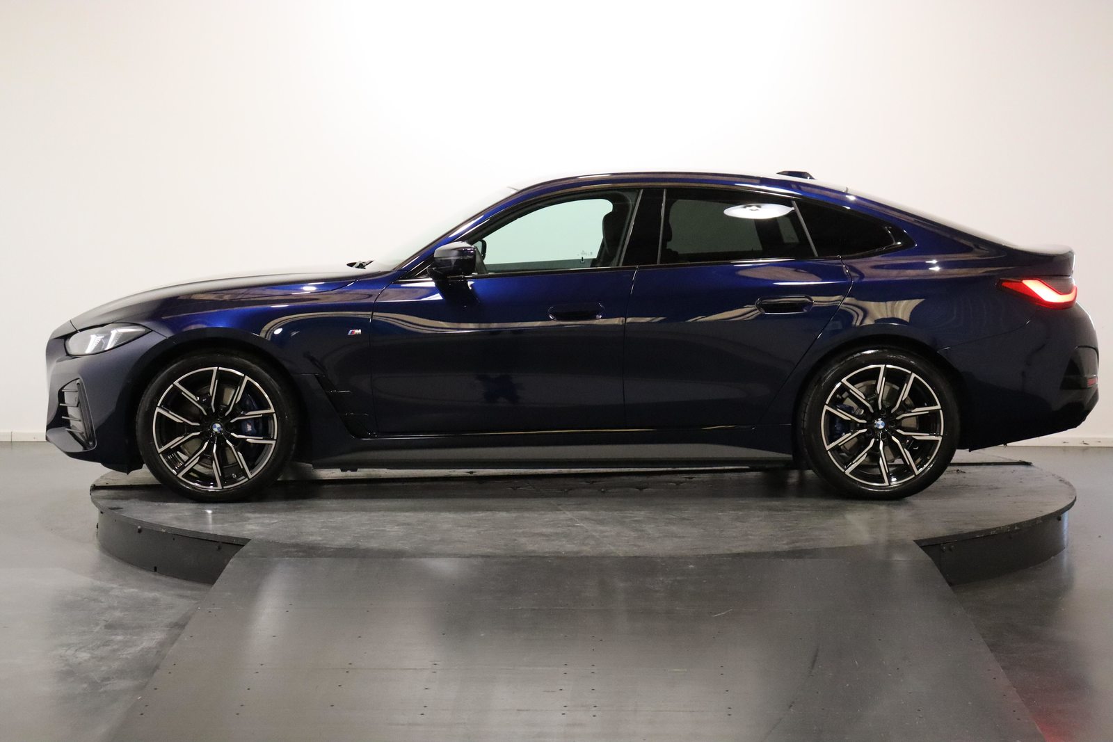 BMW i4 xDrive40, Elektro, Occasion / Gebraucht, Automatik - 3