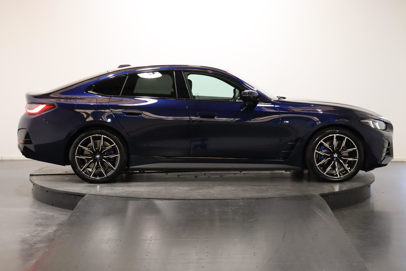 BMW i4 xDrive40, Elektro, Occasion / Gebraucht, Automatik - 5