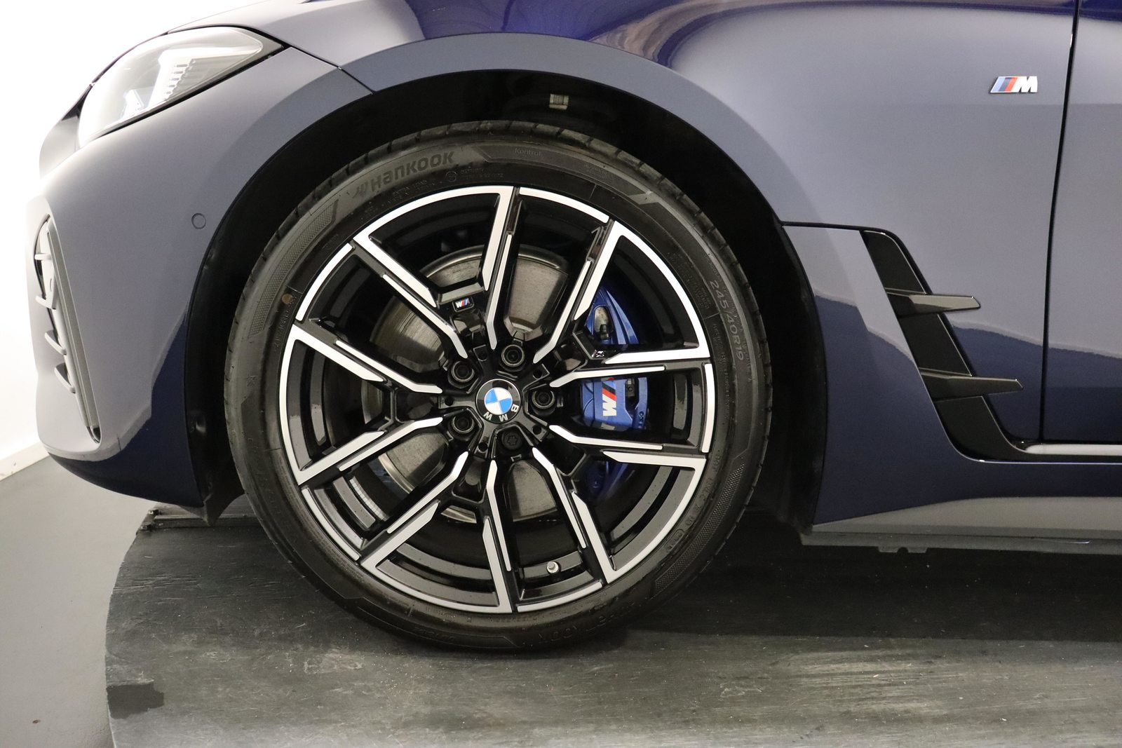 BMW i4 xDrive40, Elektro, Occasion / Gebraucht, Automatik - 7