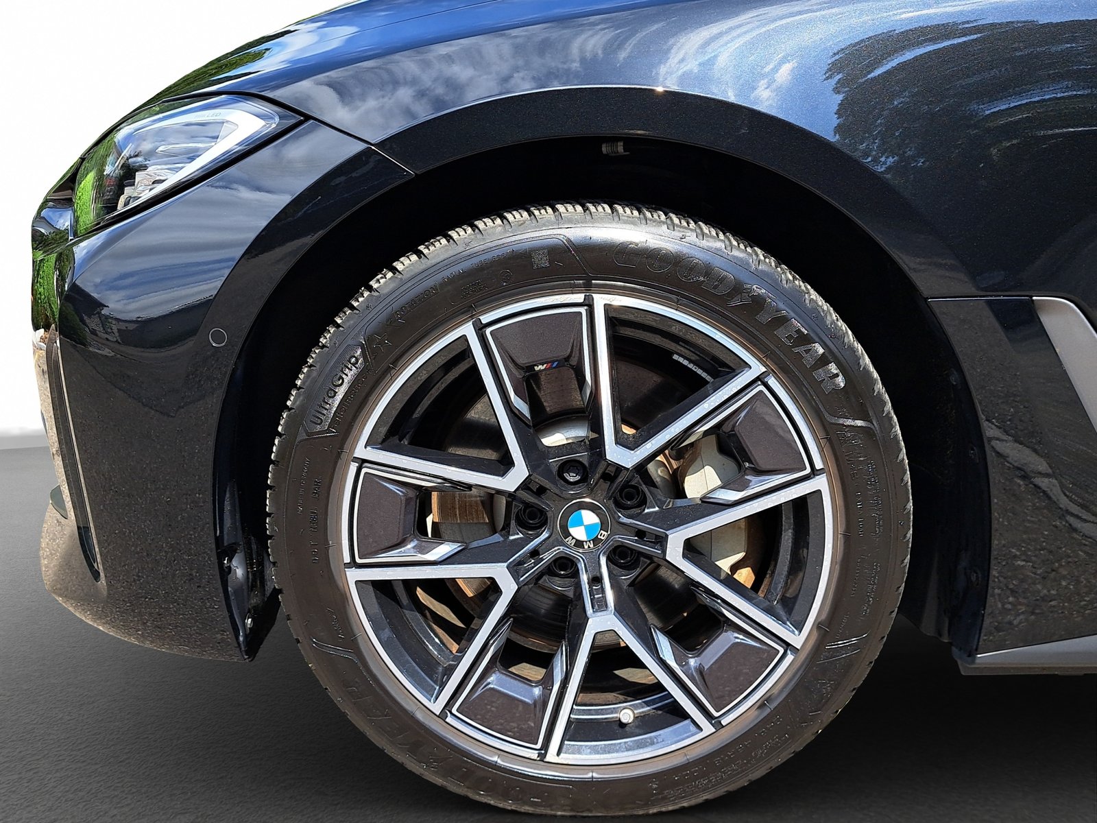 BMW i4 eDrive 40 *Anhängerkupplung*, Electric, Second hand / Used, Automatic - 4