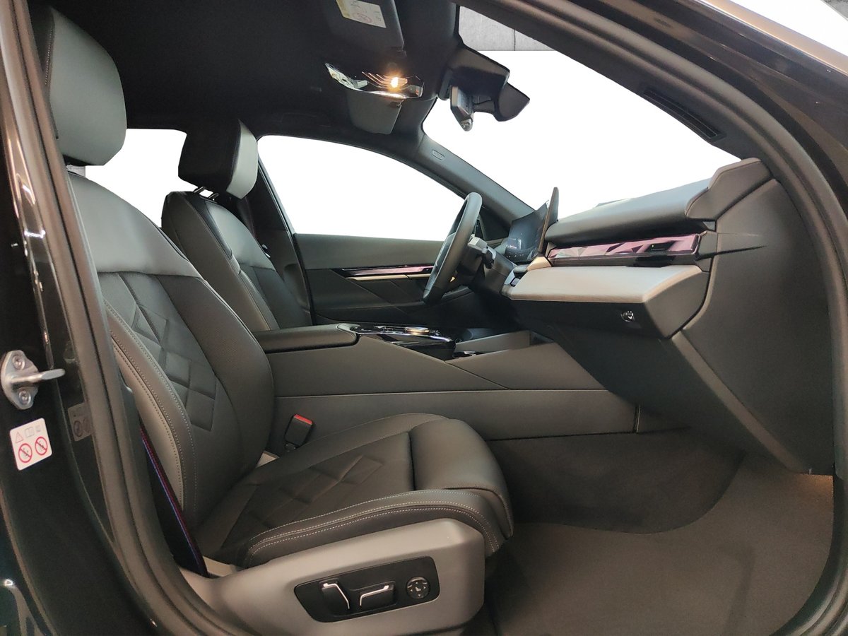 BMW i5 M60 Tour. M Sport Pro, Électrique, Voiture nouvelle, Automatique - 7