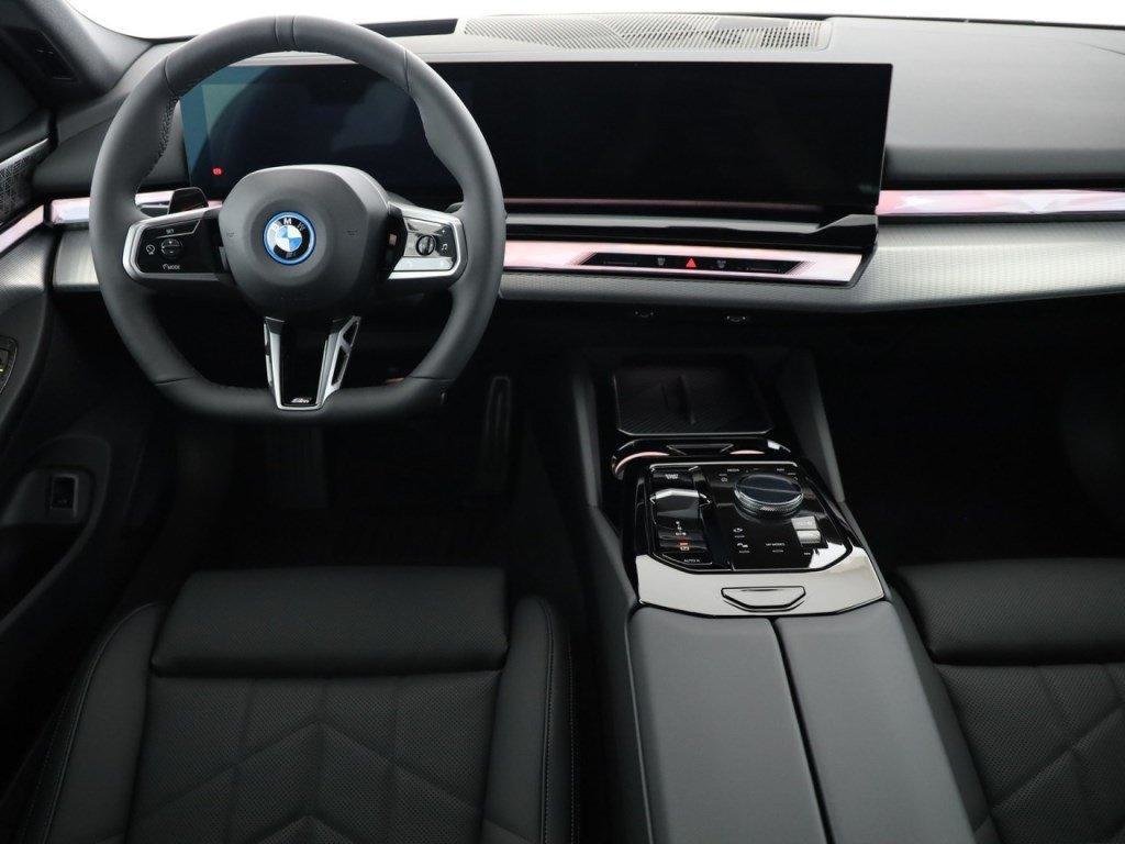 BMW i5 eDrive40 Touring, Elektro, Neuwagen, Automatik - 6
