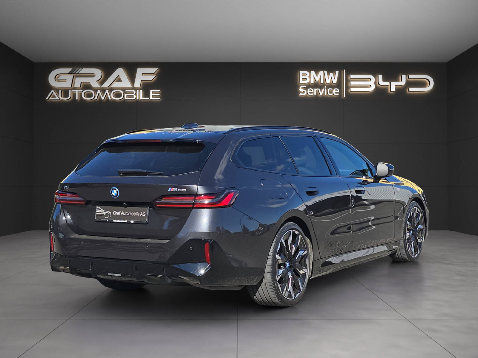 BMW i5 M60  Touring ** Leasingaktion 2,9% // 2'000 kg Anhängela, Elektro, Occasion / Gebraucht, Automatik - 5