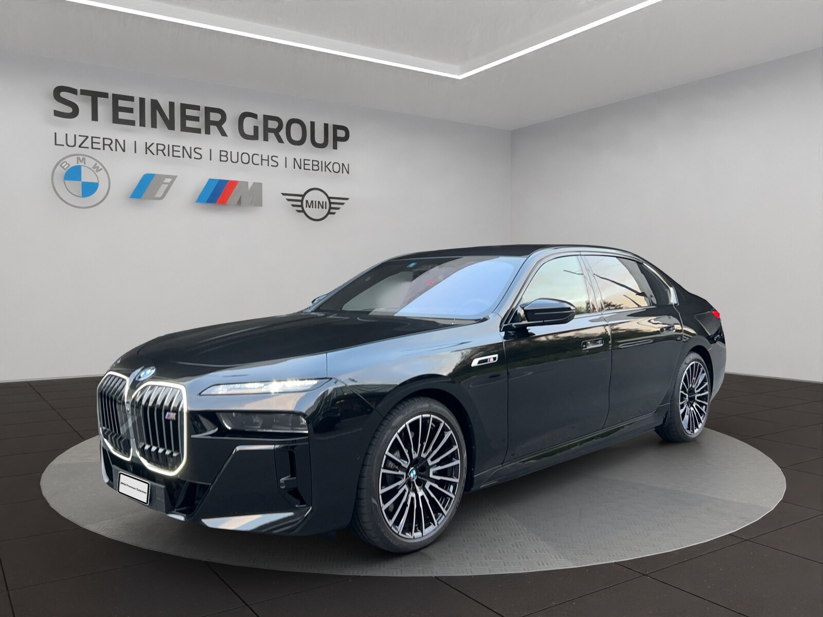 BMW i7 M70