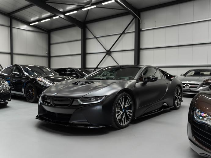 BMW i8 Coupé Facelift Frozen Black / PROTONIC Edition, Plug-in-Hybrid Benzin/Elektro, Occasion / Gebraucht, Automatik