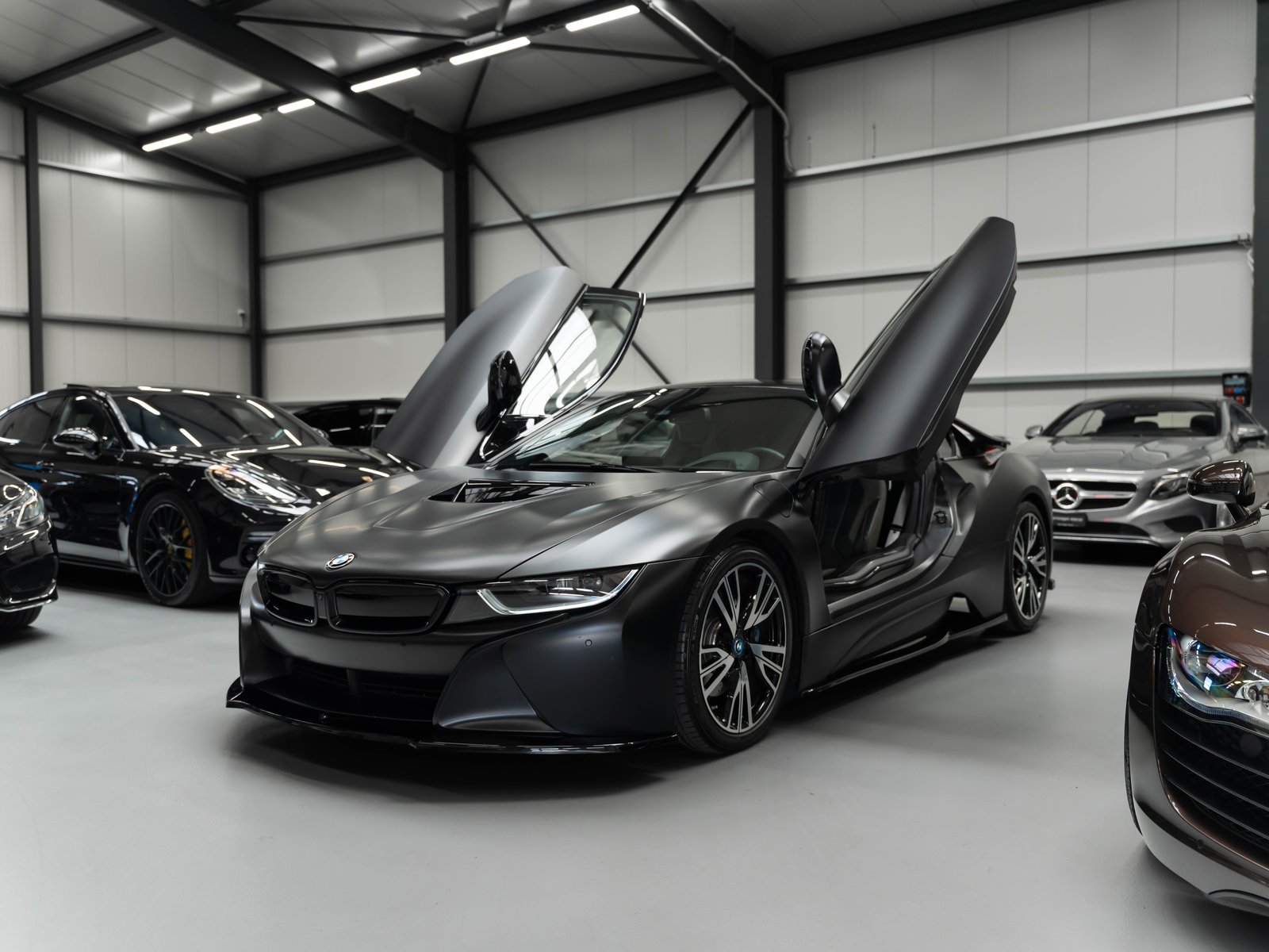 BMW i8 Coupé Facelift Frozen Black / PROTONIC Edition, Plug-in-Hybrid Benzin/Elektro, Occasion / Gebraucht, Automatik - 2