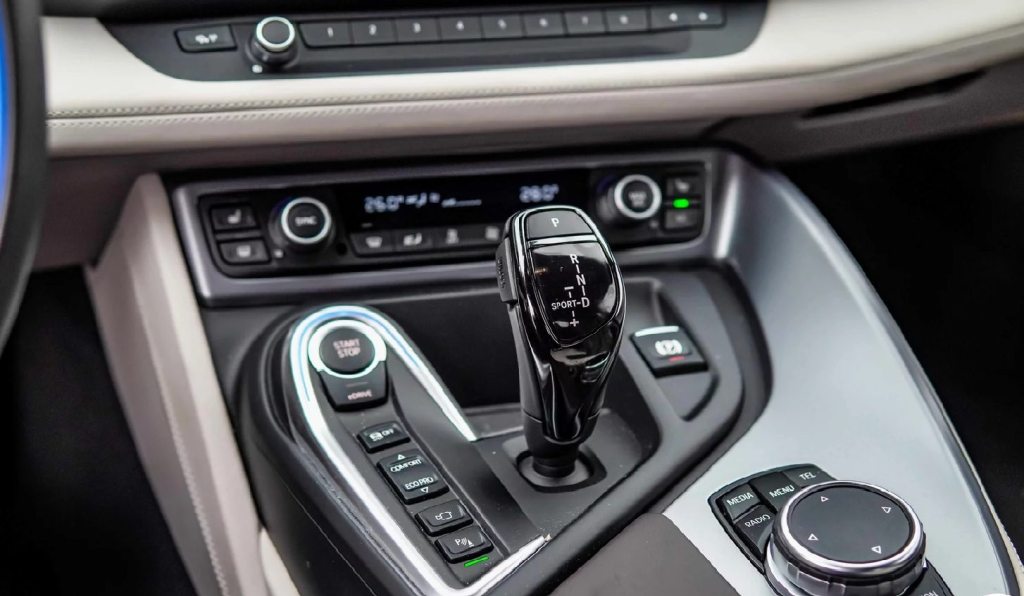BMW Kristallweiß Perleffekt, Mild-Hybrid Benzin/Elektro, Occasion / Gebraucht, Automatik - 4