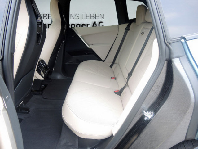 BMW iX 40, Elektro, Occasion / Gebraucht, Automatik - 7