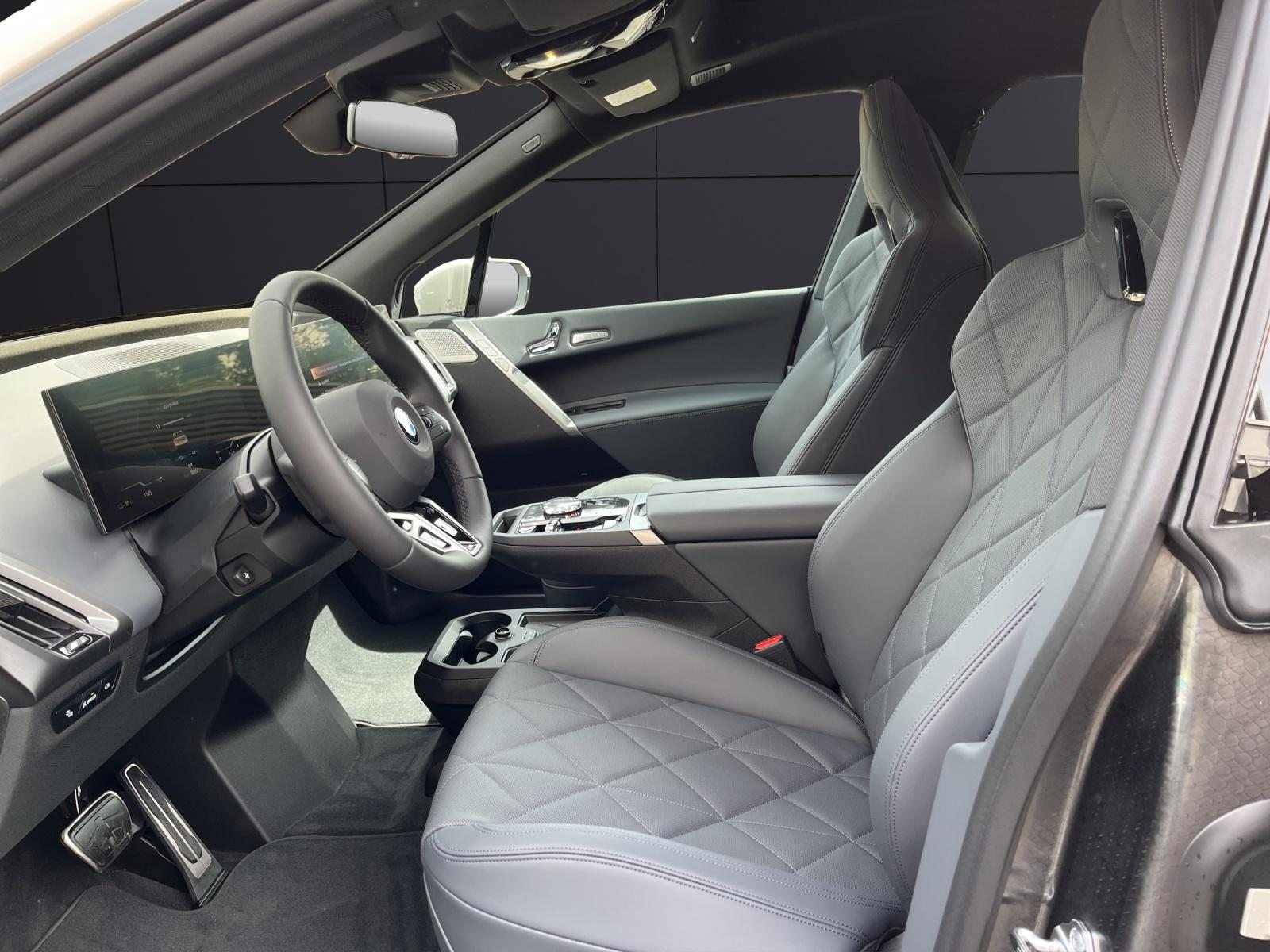 BMW iX xDrive60, Elektro, Neuwagen, Automatik - 2