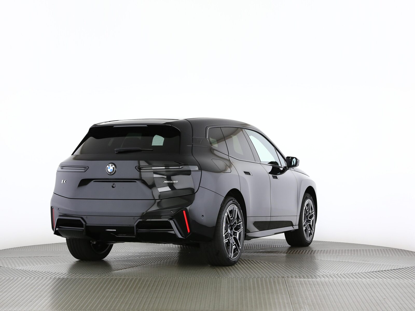 BMW iX xDrive60, Electric, New car, Automatic - 2