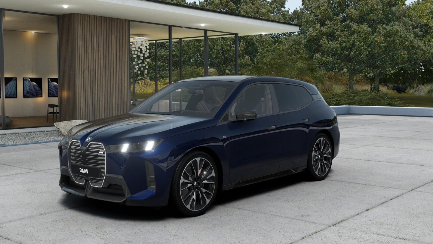 BMW iX M70