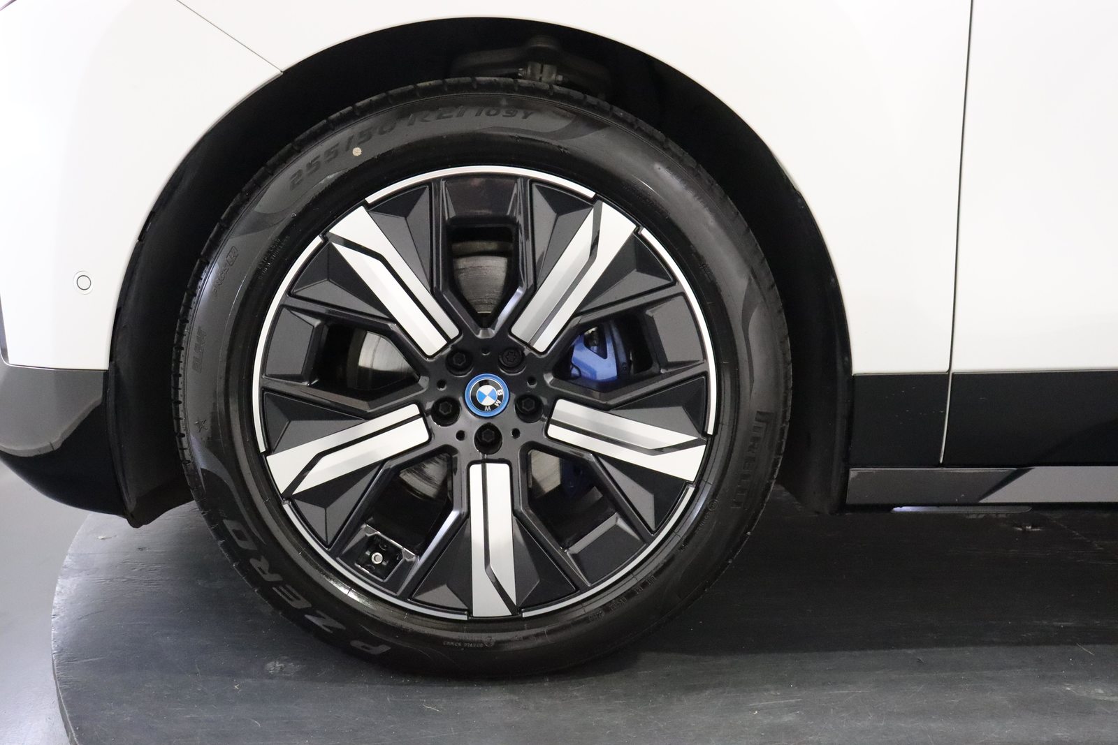 BMW iX xDrive50, Elektro, Occasion / Gebraucht, Automatik - 7