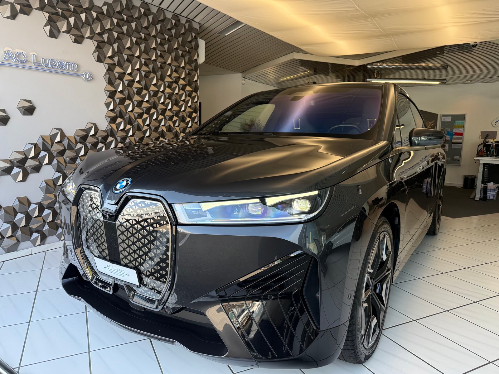 BMW iX 40 Launch Edition SOH 99.98