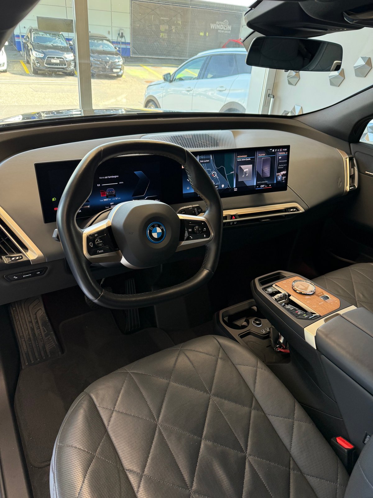 BMW iX 40 Launch Edition SOH 99.98, Électrique, Occasion / Utilisé, Automatique - 6