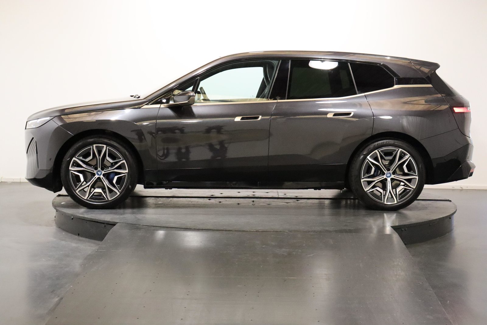 BMW iX xDrive50, Electric, Second hand / Used, Automatic - 3