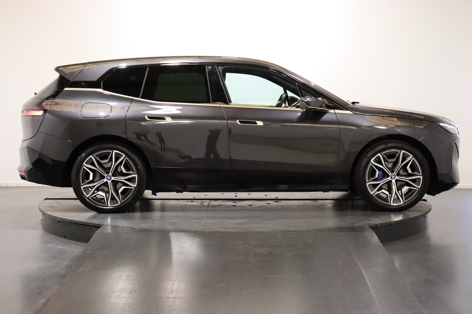 BMW iX xDrive50, Electric, Second hand / Used, Automatic - 4