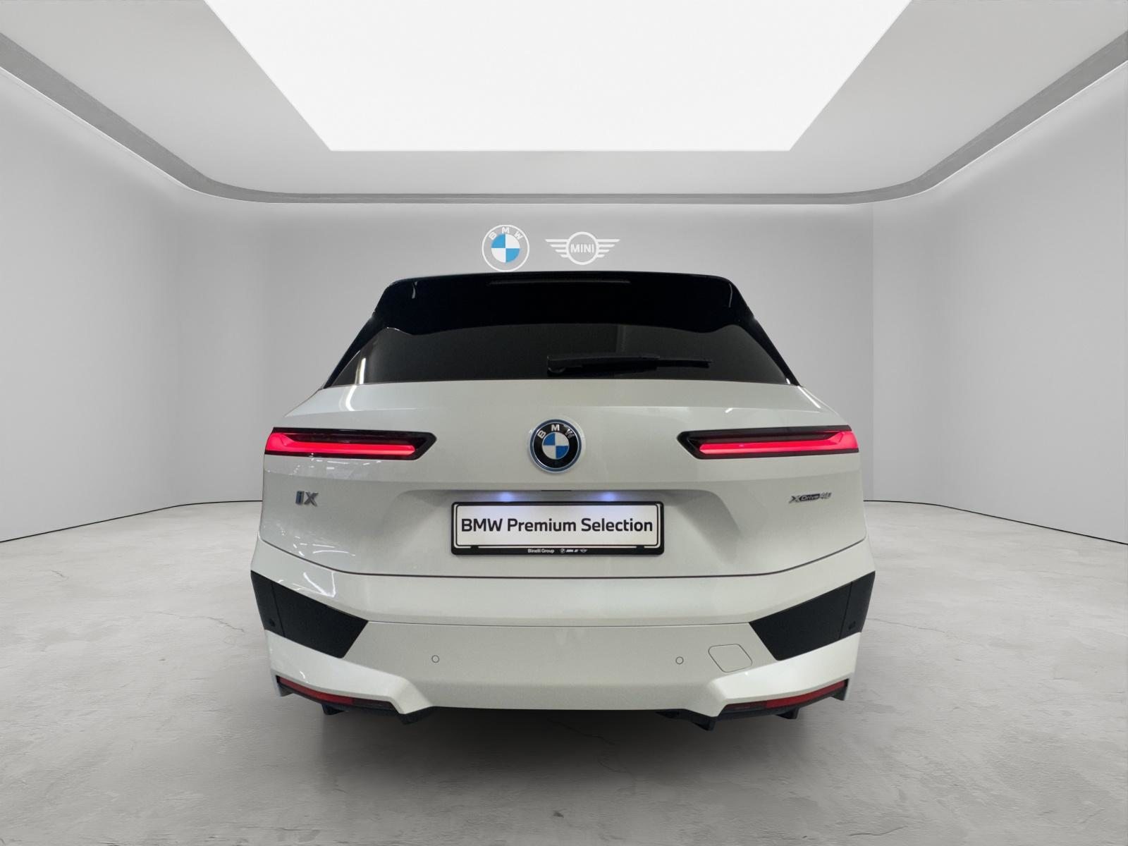 BMW iX xDrive40, Électrique, Occasion / Utilisé, Automatique - 4