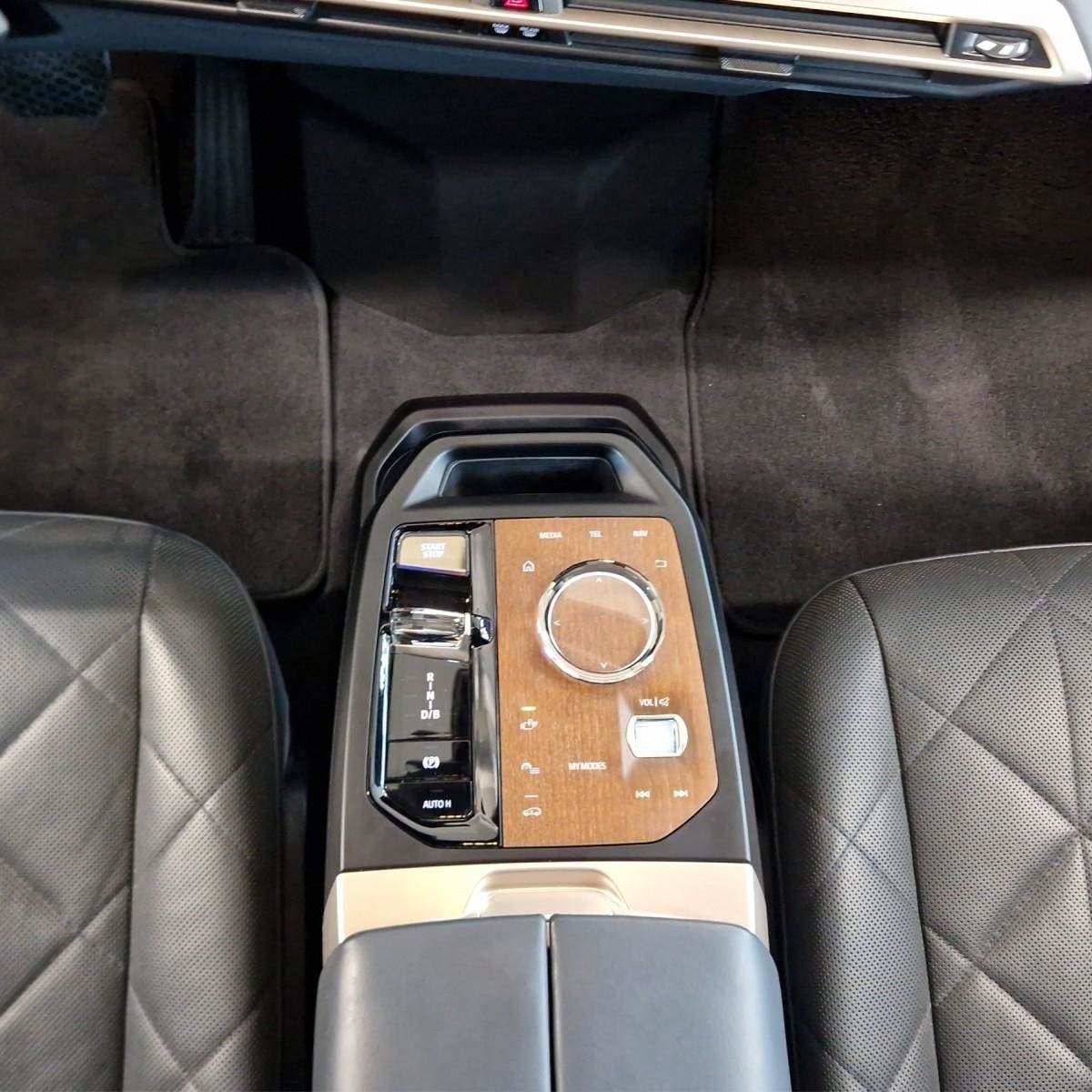 BMW iX xDrive50 Sport, Elektro, Occasion / Gebraucht, Automatik - 5