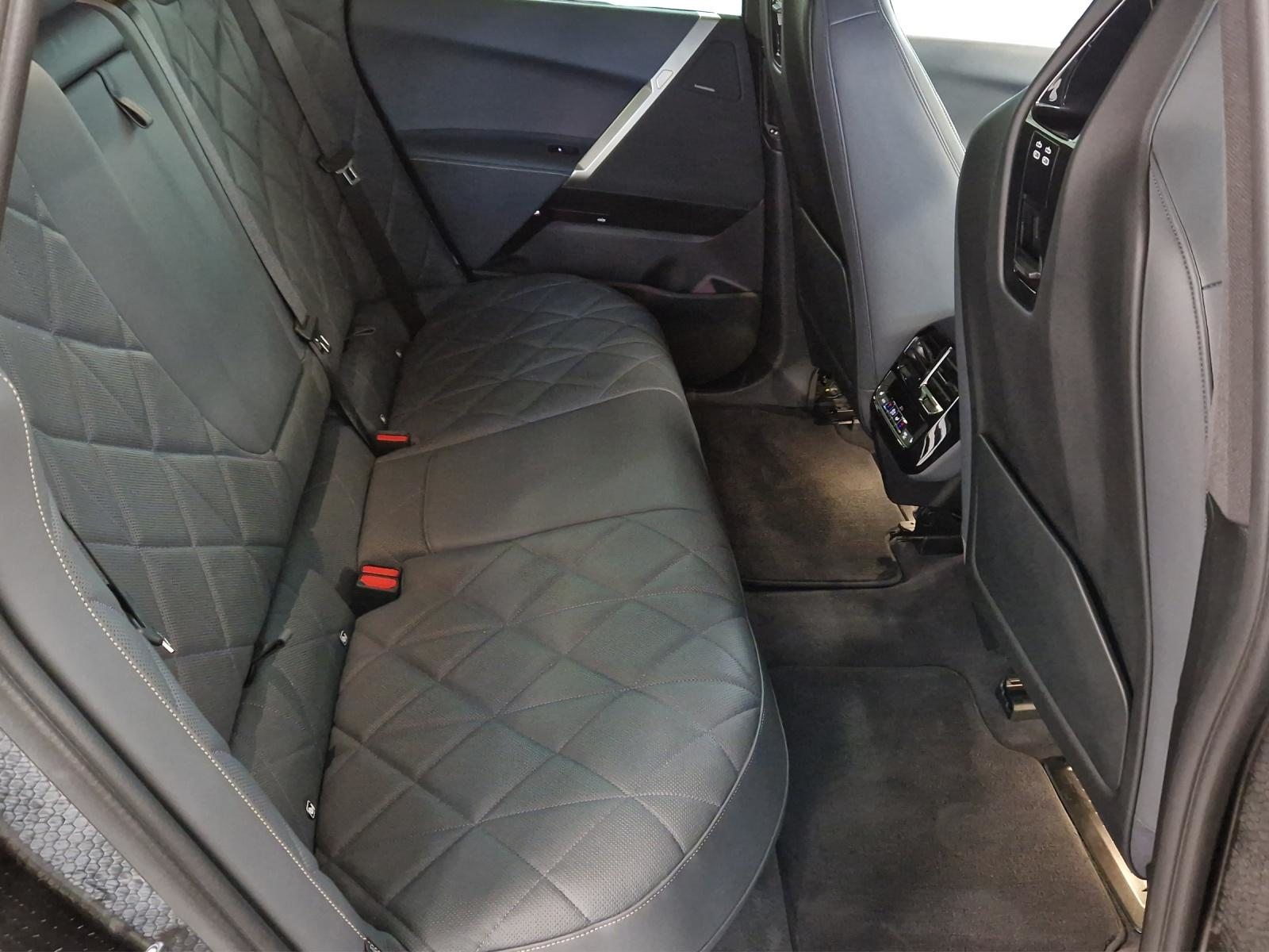 BMW iX xDrive50 Sport, Elektro, Occasion / Gebraucht, Automatik - 7