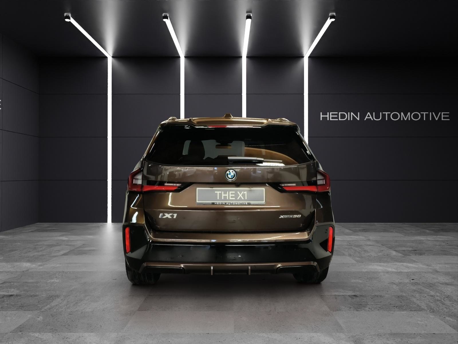 BMW iX1 30 xDrive, Electric, New car, Automatic - 4
