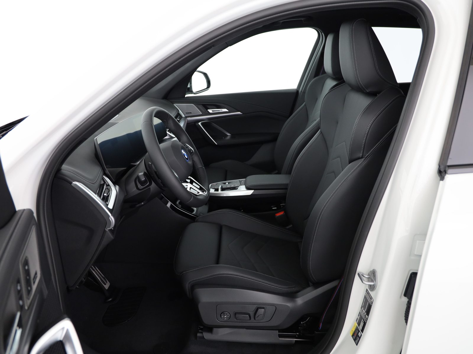 BMW iX1 30 xDrive, Electric, New car, Automatic - 4