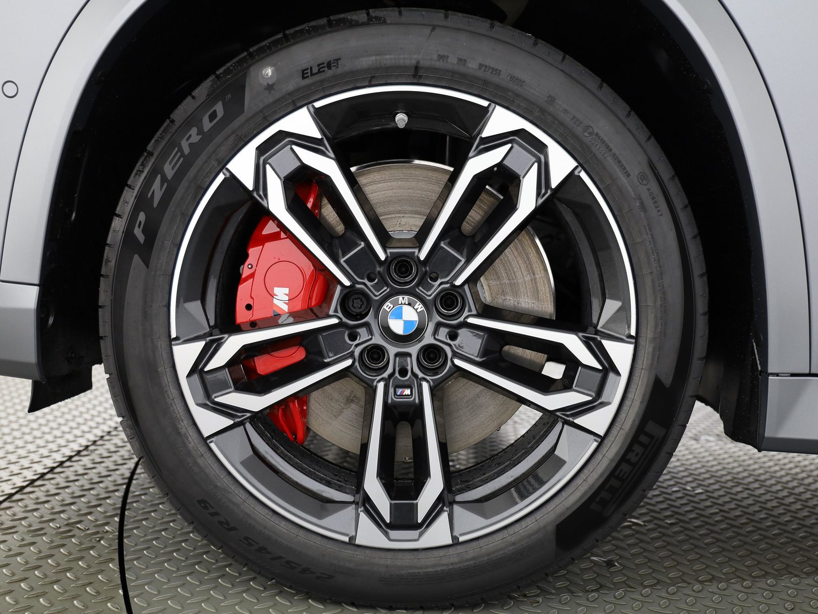 BMW iX1 30 xDrive, Electric, New car, Automatic - 4