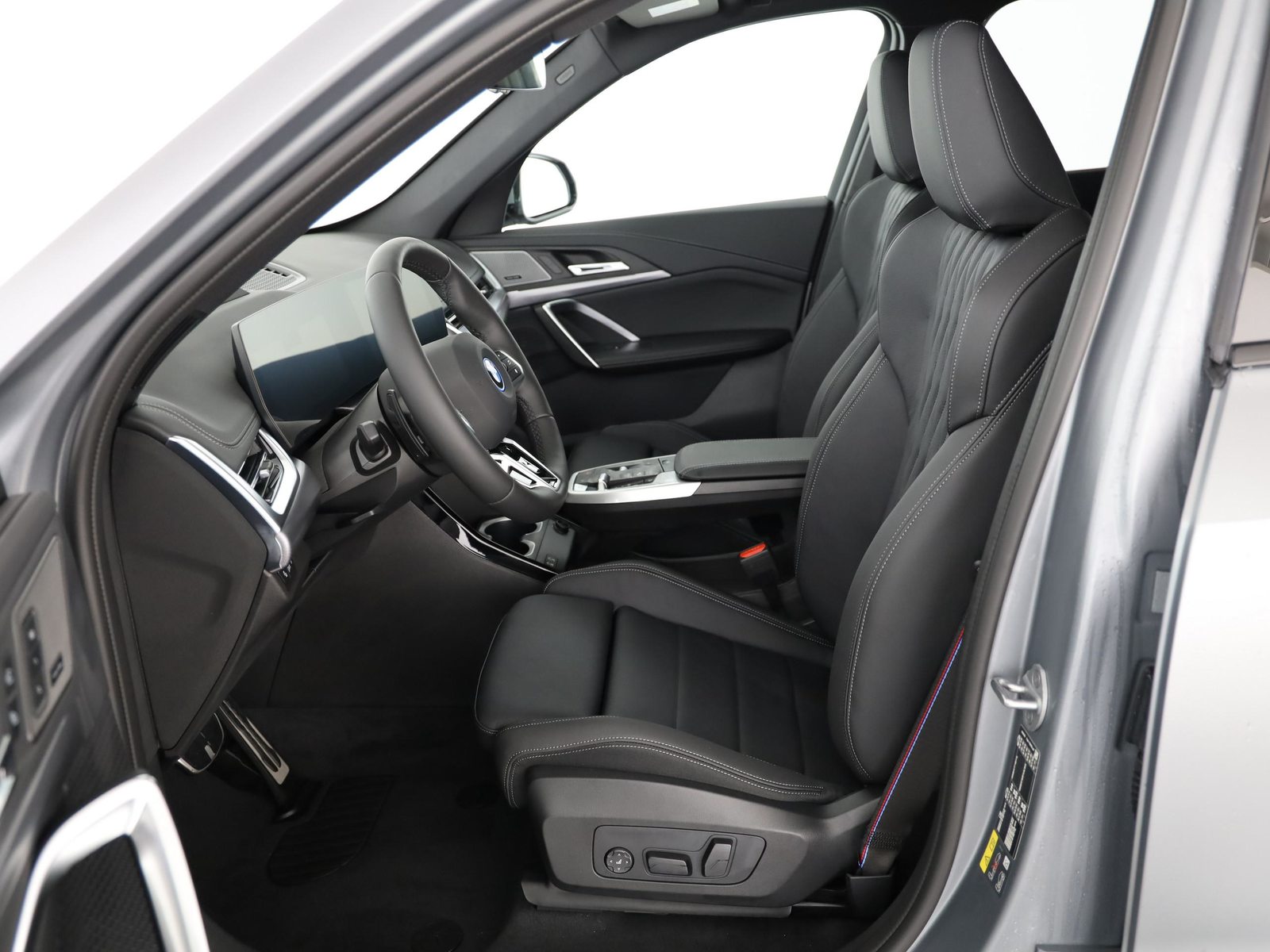 BMW iX1 30 xDrive, Electric, New car, Automatic - 5
