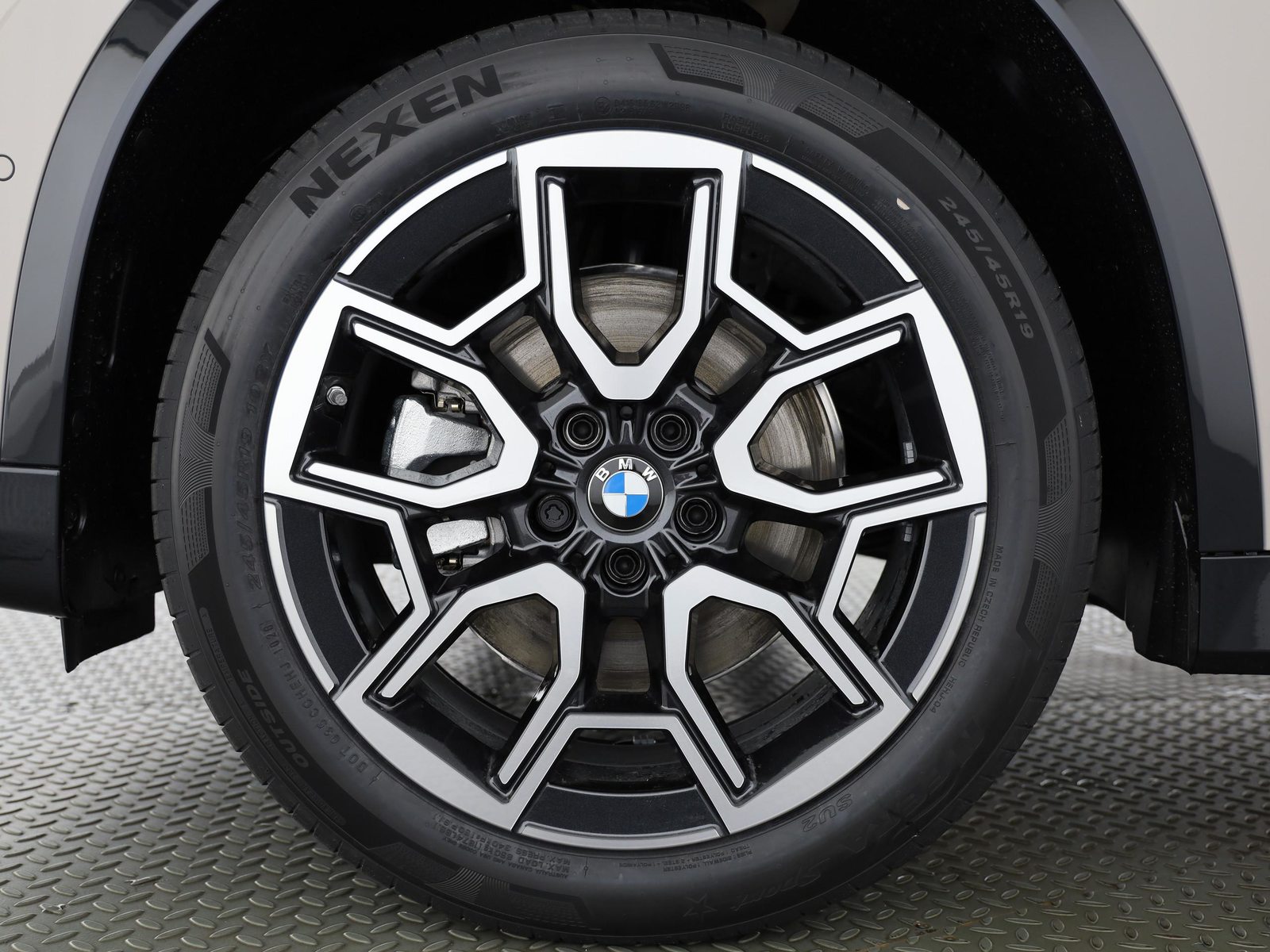BMW iX1 30 xDrive, Electric, New car, Automatic - 4