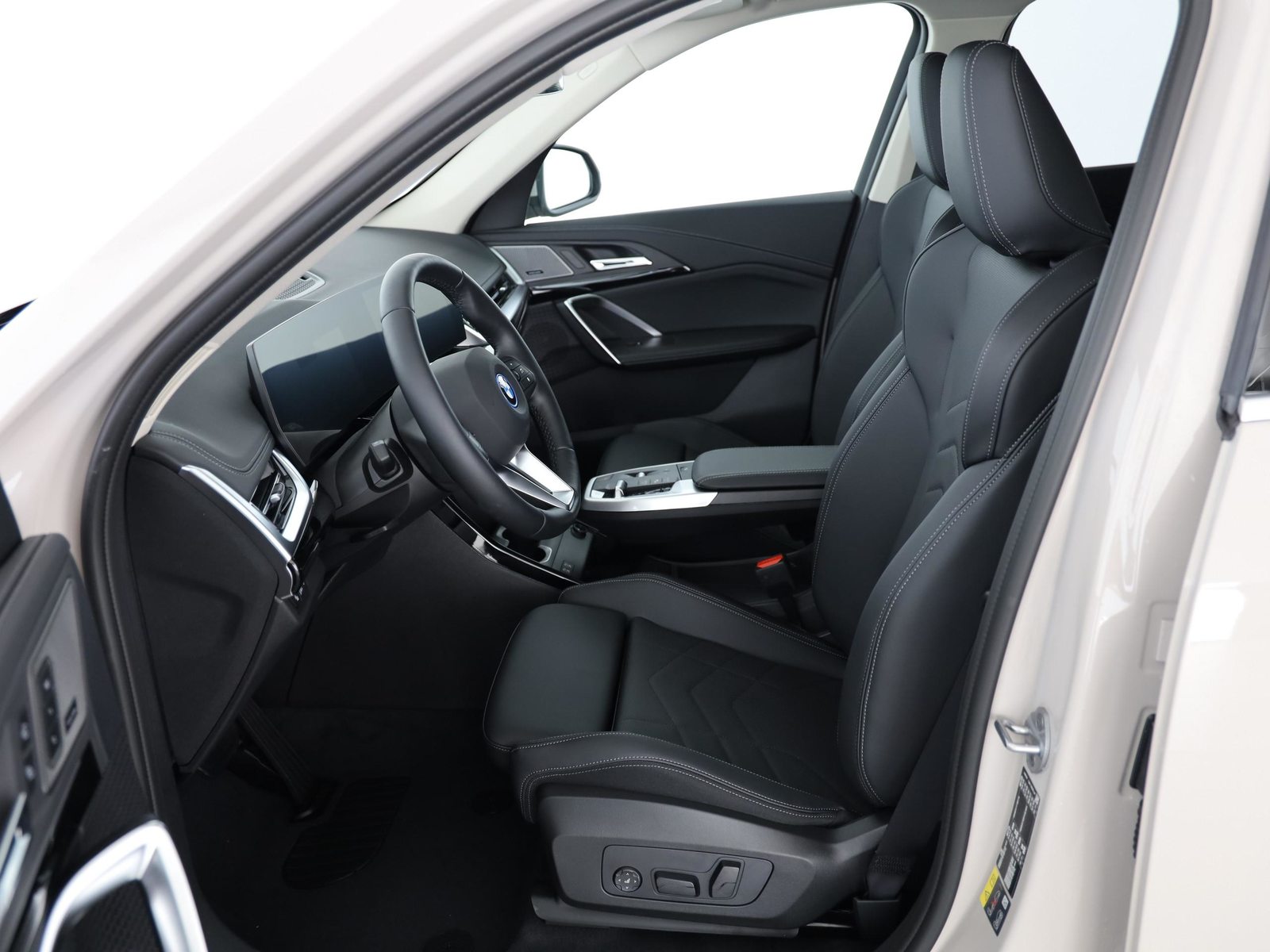 BMW iX1 30 xDrive, Electric, New car, Automatic - 5