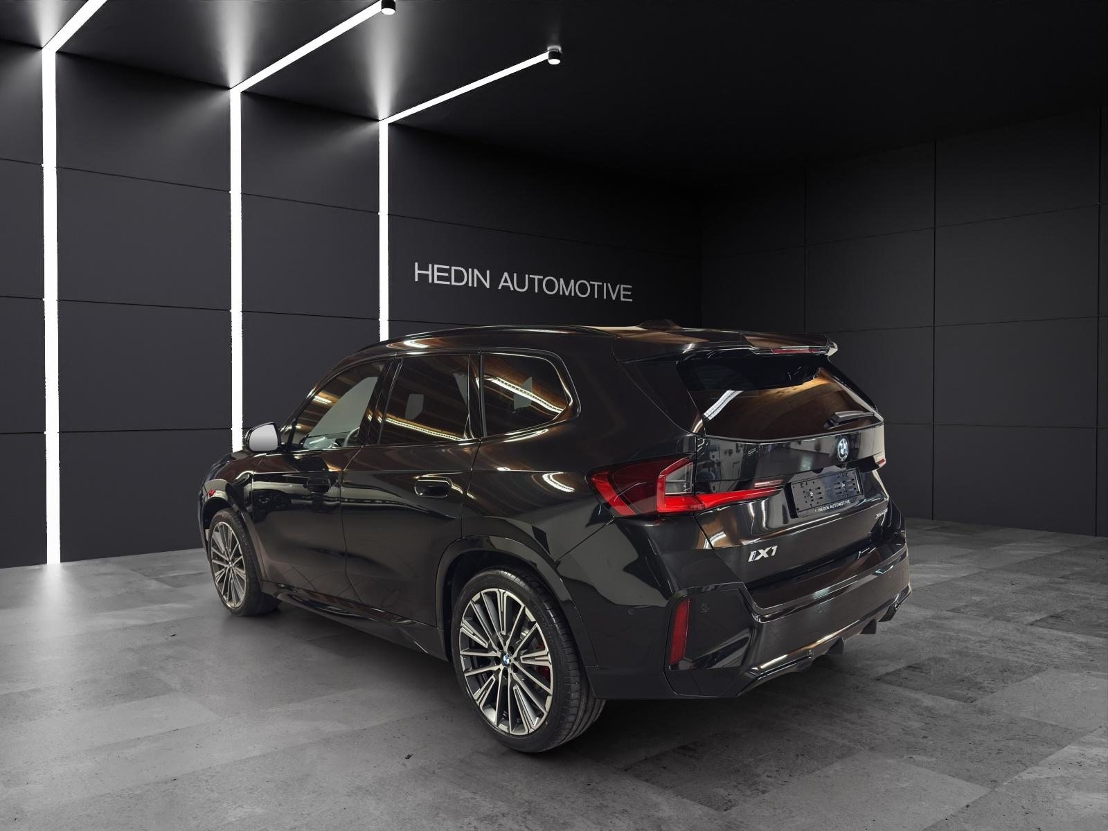 BMW iX1 30 xDrive, Electric, New car, Automatic - 3