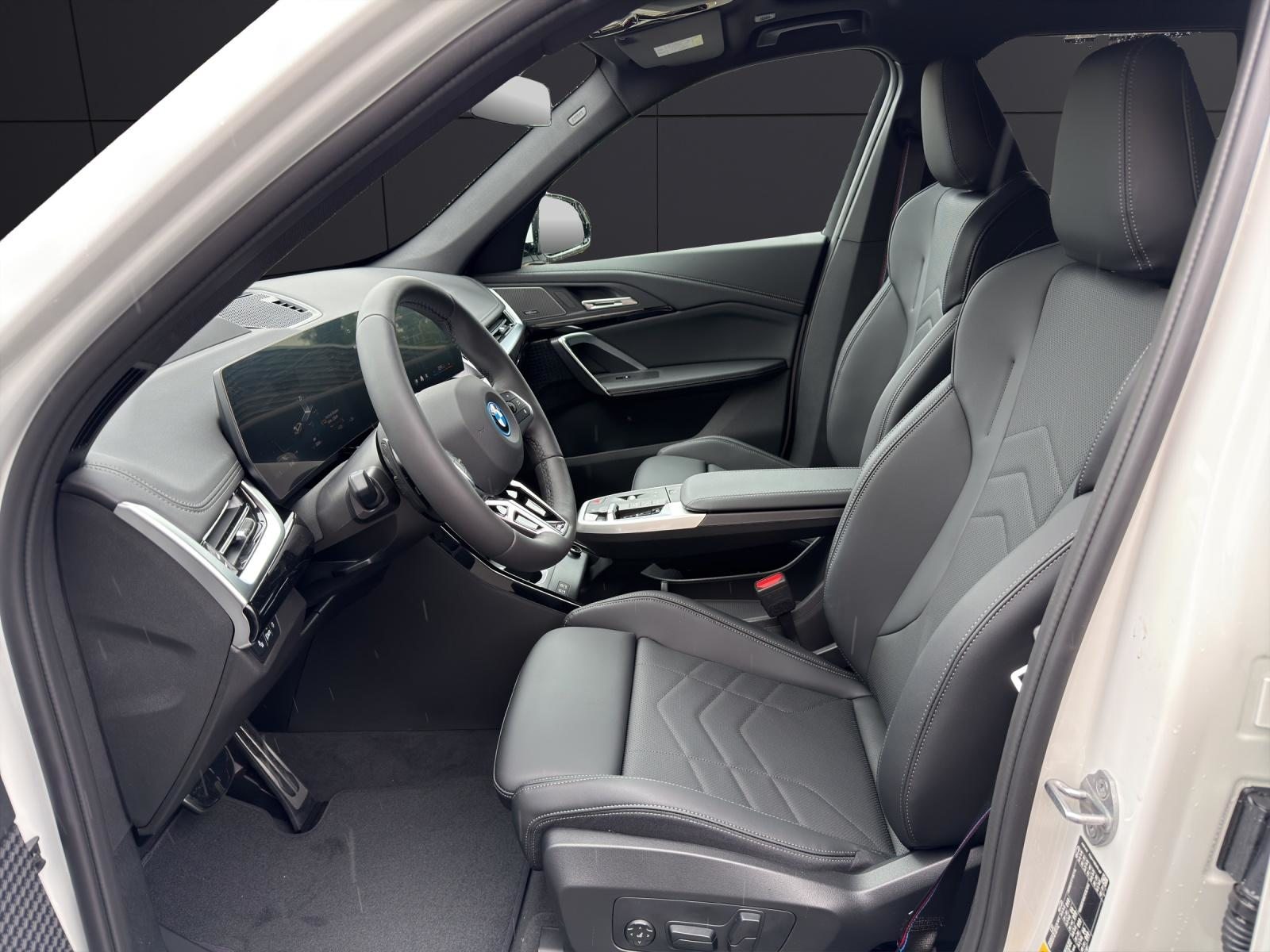 BMW iX1 30 xDrive, Elektro, Neuwagen, Automatik - 2