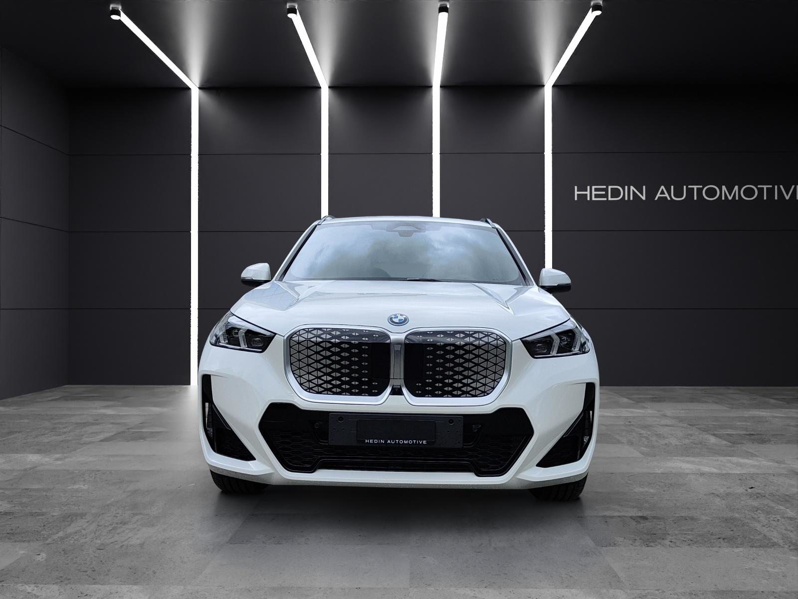 BMW iX1 30 xDrive, Electric, New car, Automatic - 3