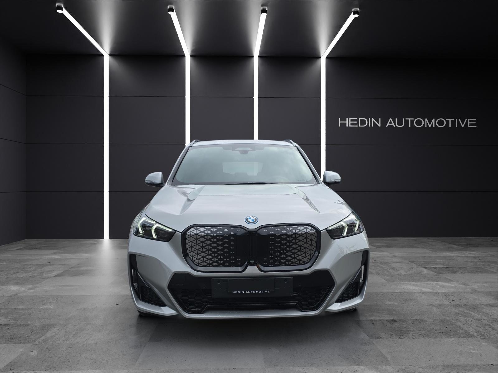 BMW iX1 30 xDrive, Electric, New car, Automatic - 2