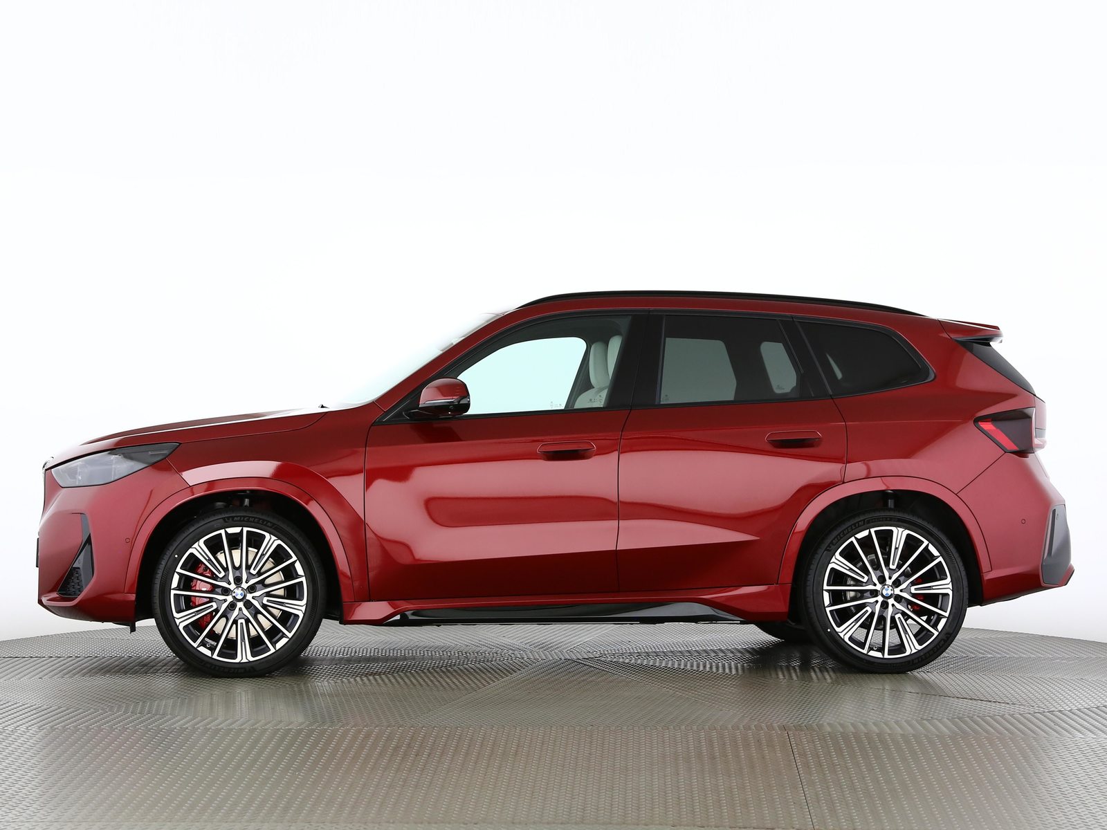 BMW iX1 30 xDrive, Electric, New car, Automatic - 3