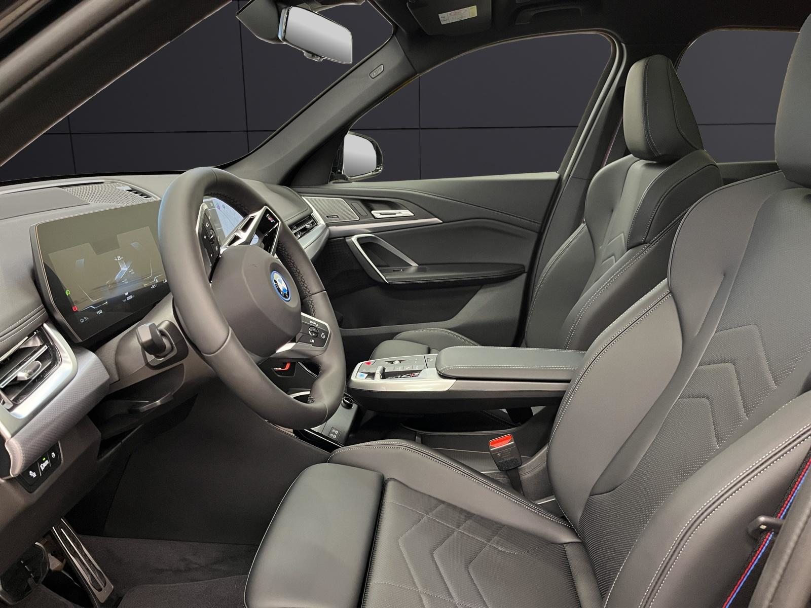 BMW iX1 30 xDrive, Elettrica, Auto nuove, Automatico - 2