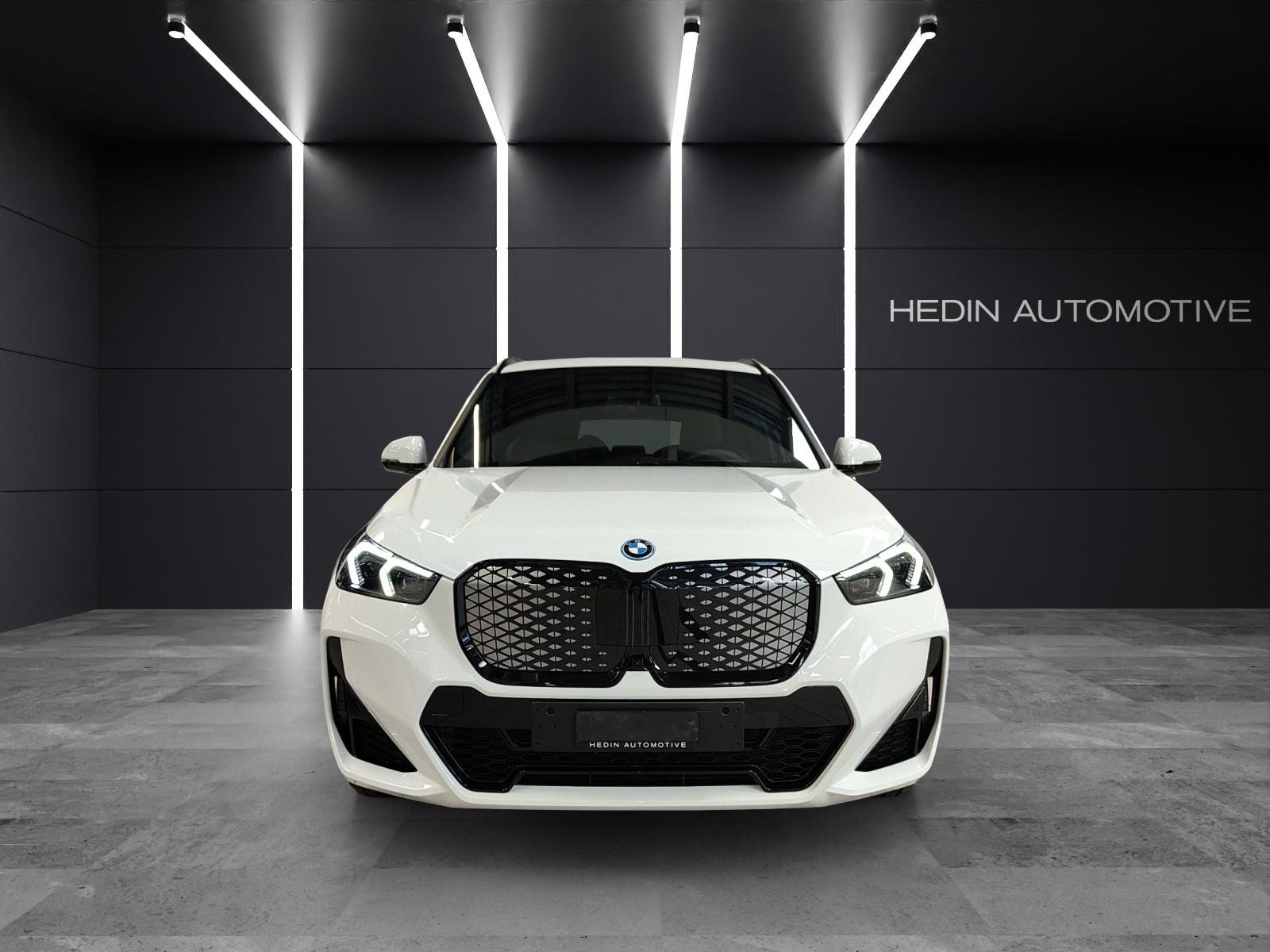 BMW iX1 30 xDrive, Electric, New car, Automatic - 3