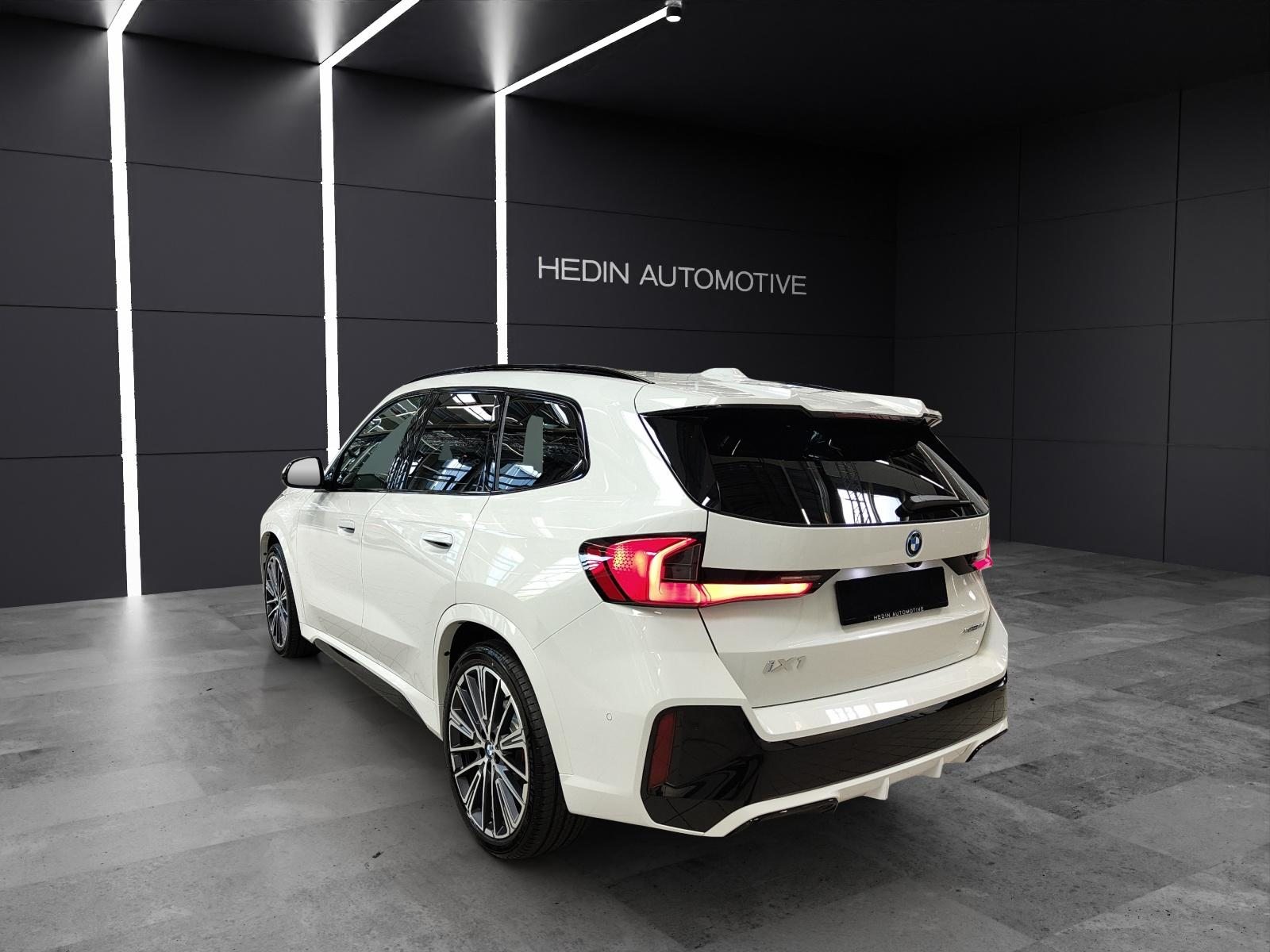 BMW iX1 30 xDrive, Electric, New car, Automatic - 4