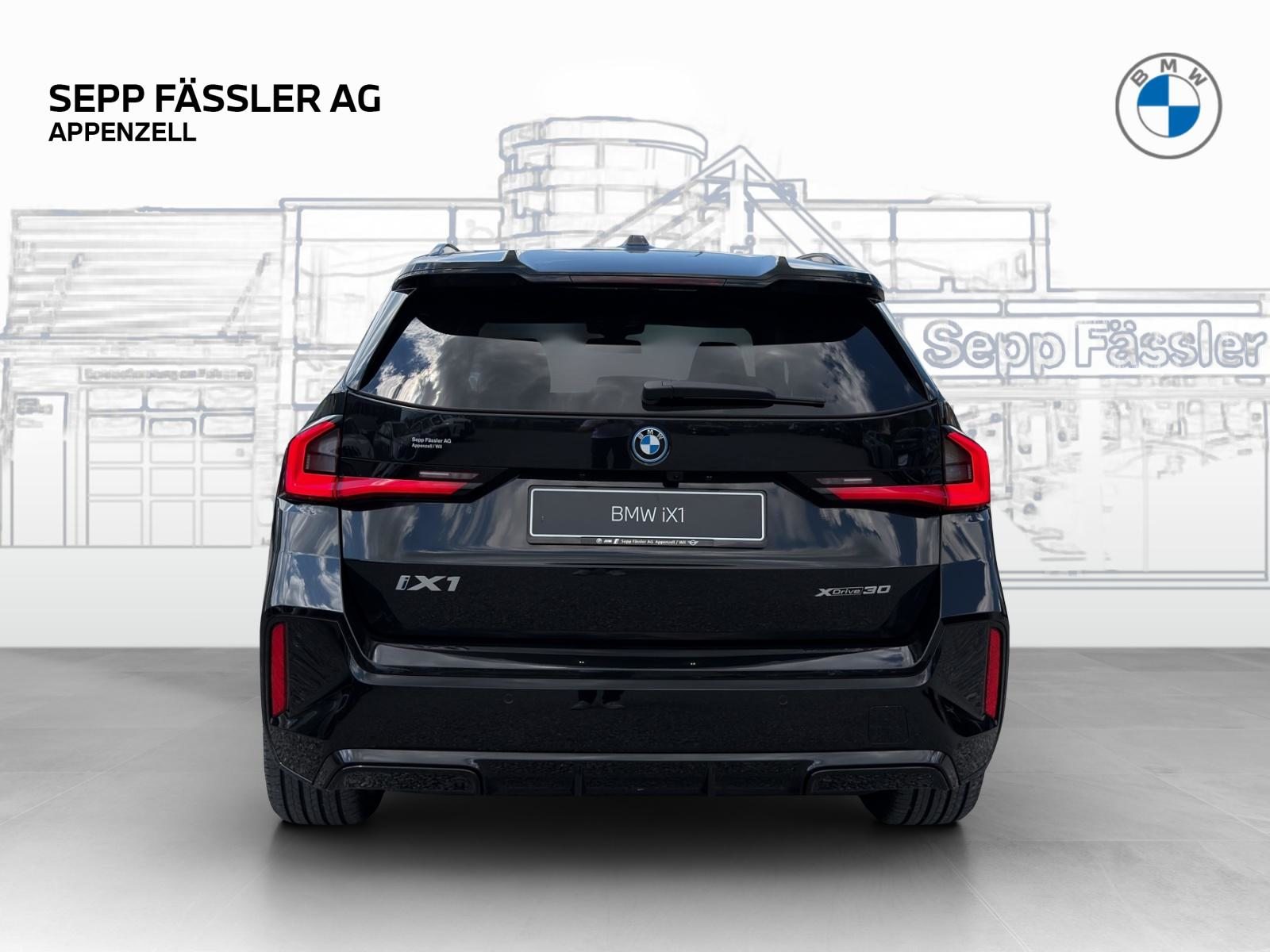 BMW iX1 30 xDrive, Electric, New car, Automatic - 4