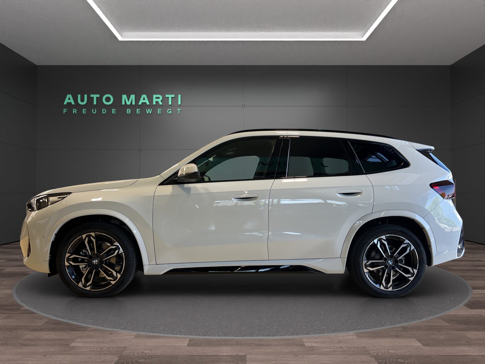 BMW iX1 20 eDrive, Electric, New car, Automatic - 2