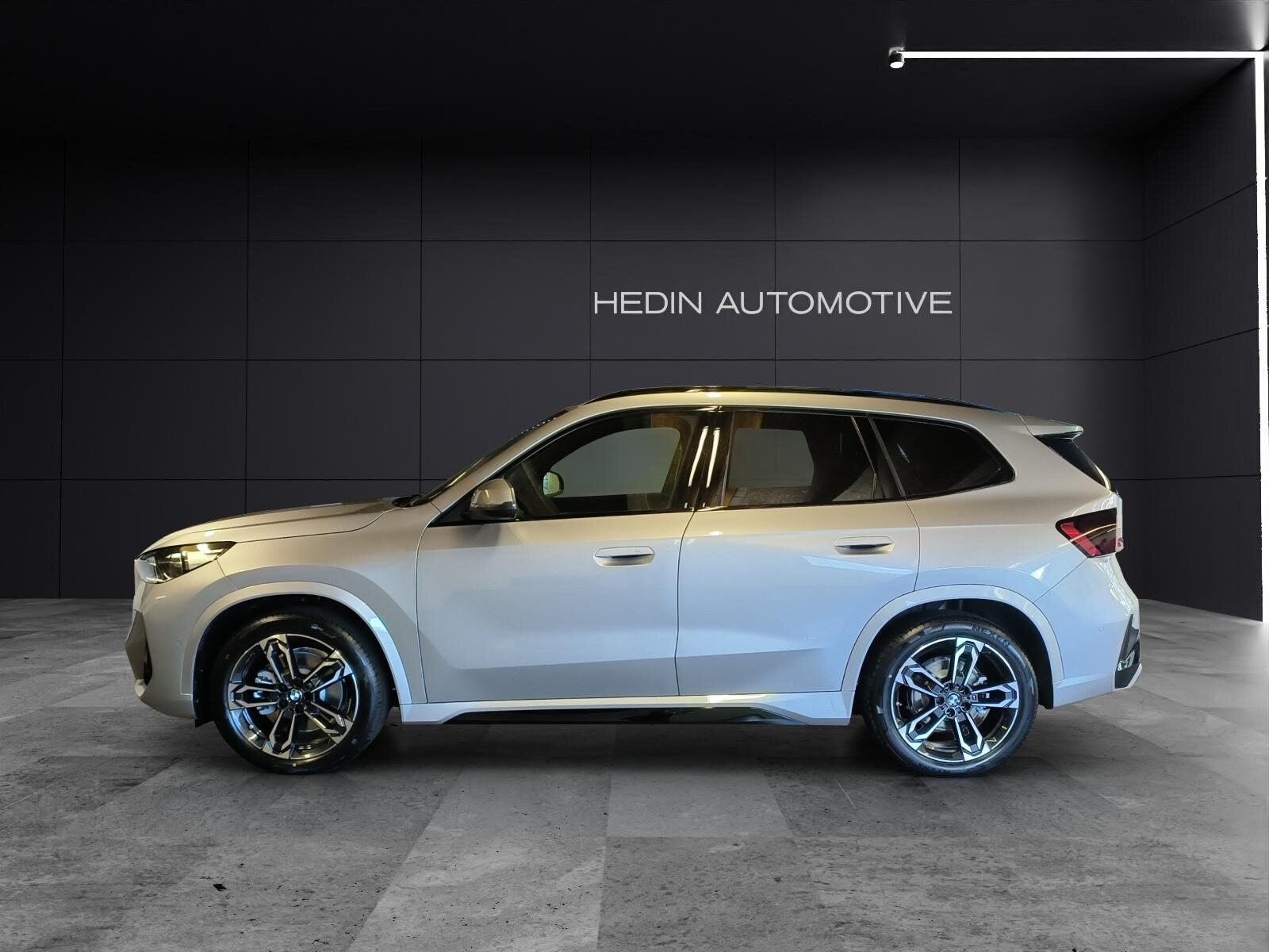 BMW iX1 30 xDrive, Electric, New car, Automatic - 2