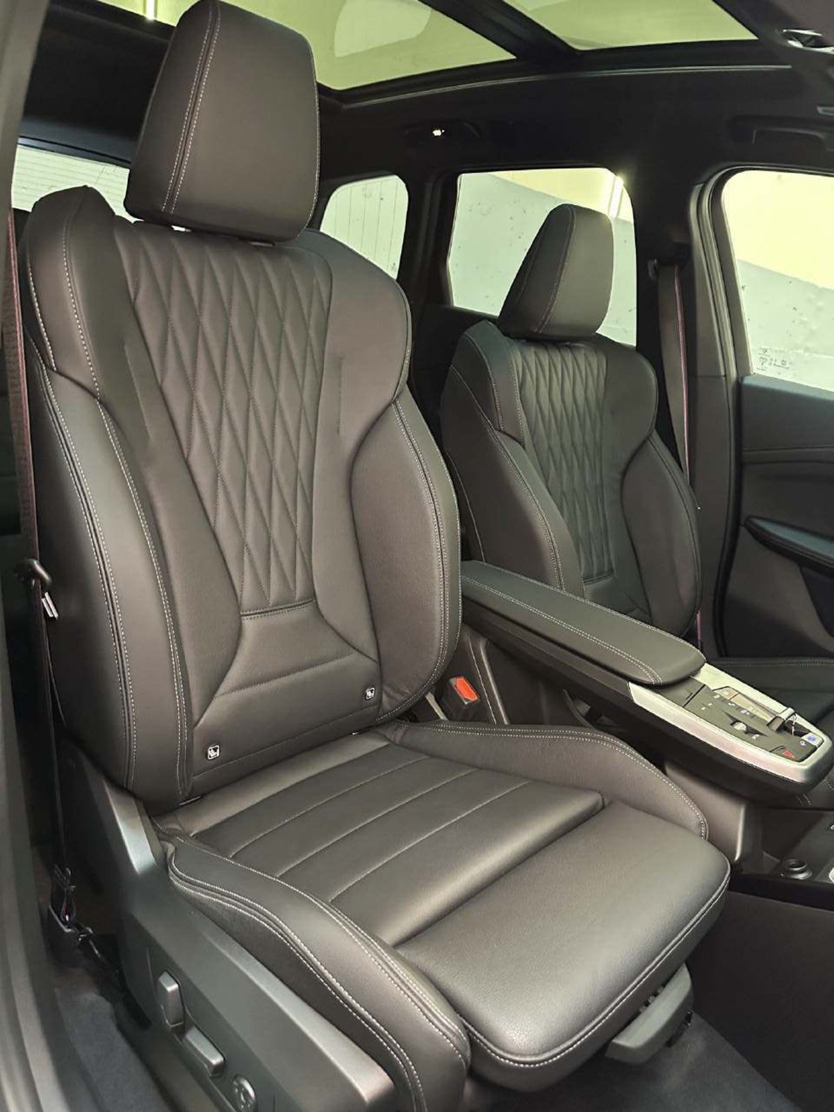 BMW iX1 30 M Sport Pro, Elektro, Occasion / Gebraucht, Automatik - 3