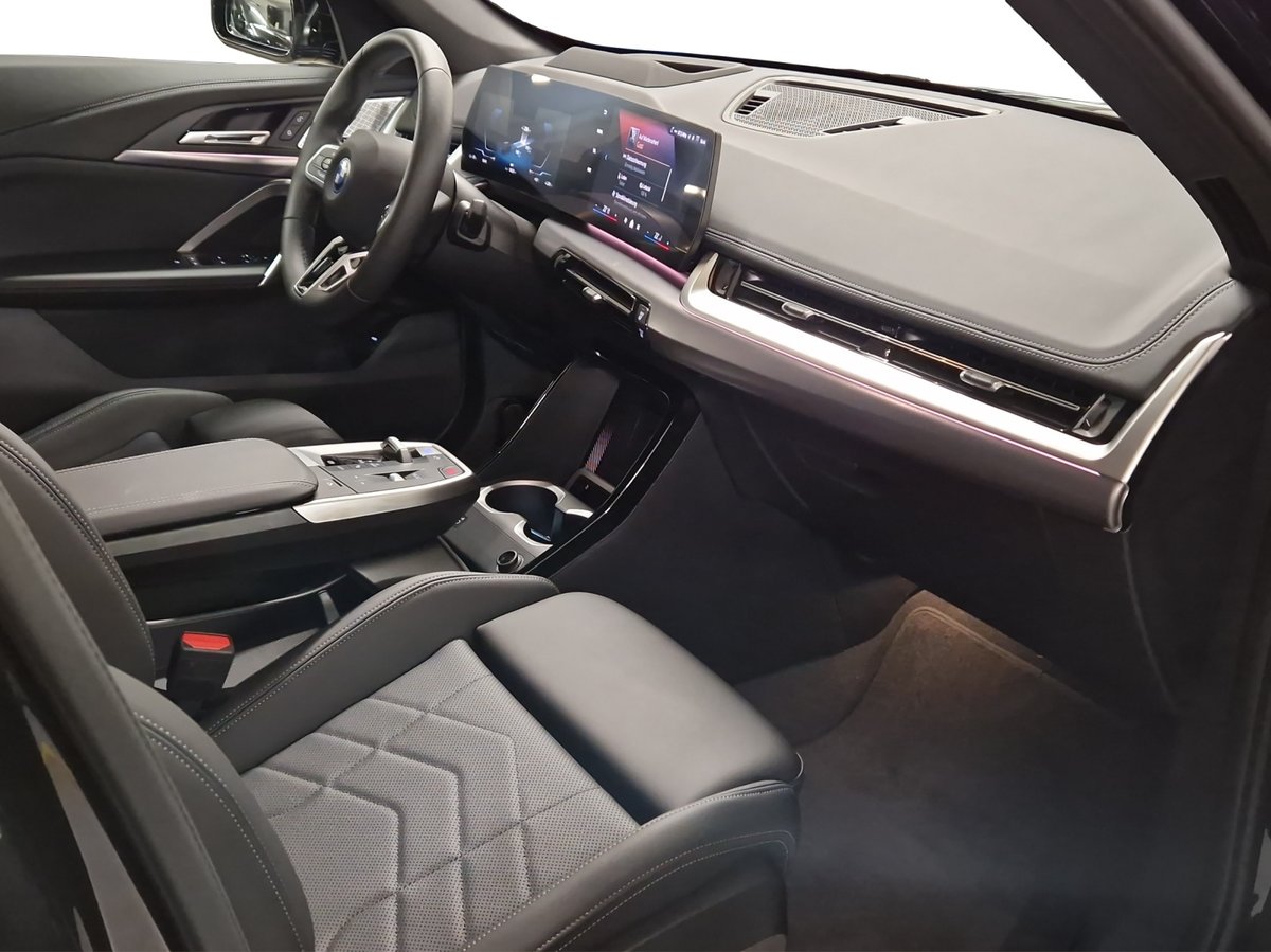 BMW iX1 30 M Sport Pro, Elektro, Occasion / Gebraucht, Automatik - 3