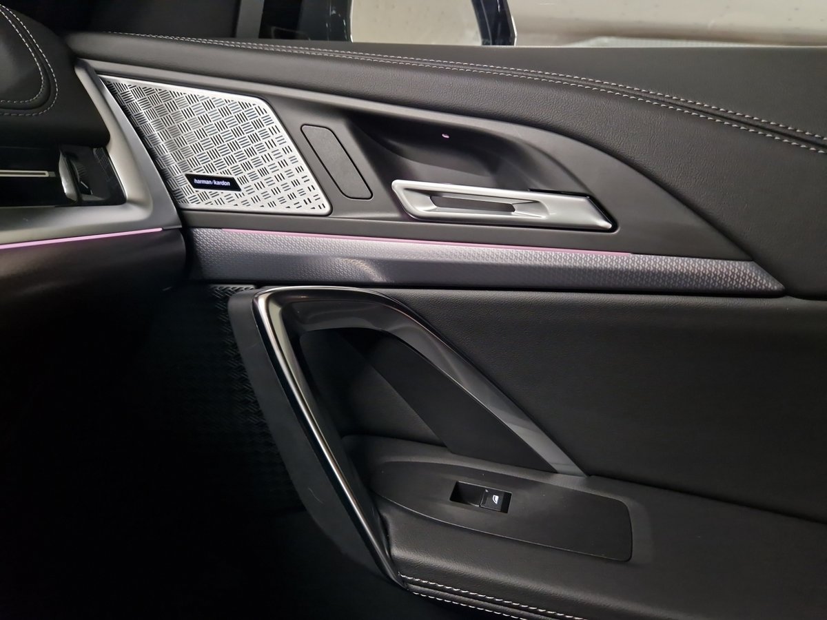 BMW iX1 30 M Sport Pro, Elektro, Occasion / Gebraucht, Automatik - 4