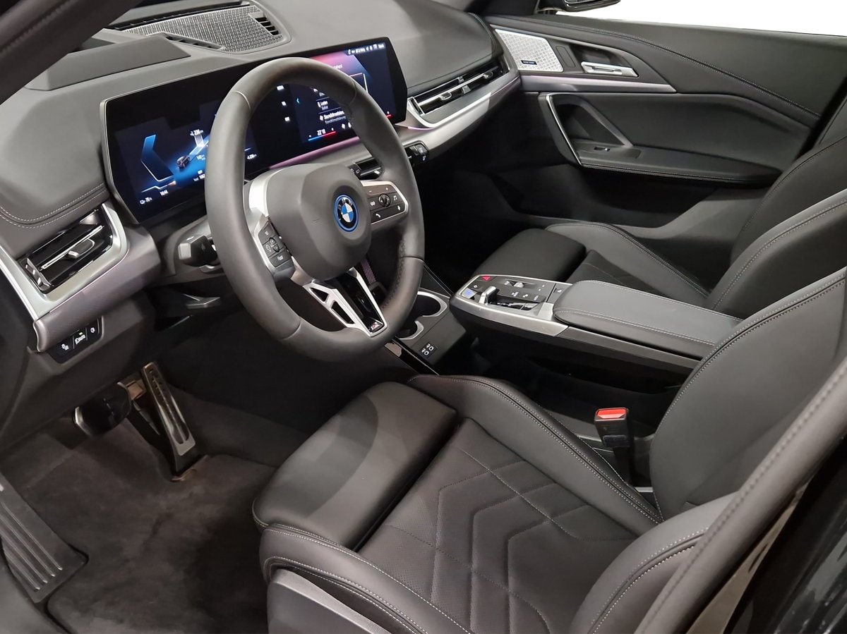 BMW iX1 30 M Sport Pro, Elektro, Occasion / Gebraucht, Automatik - 5