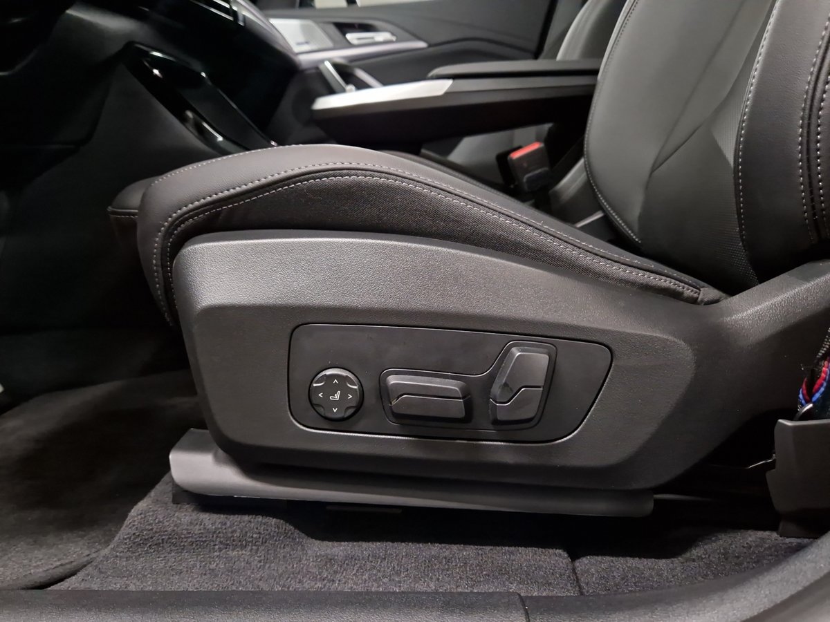 BMW iX1 30 M Sport Pro, Elektro, Occasion / Gebraucht, Automatik - 7