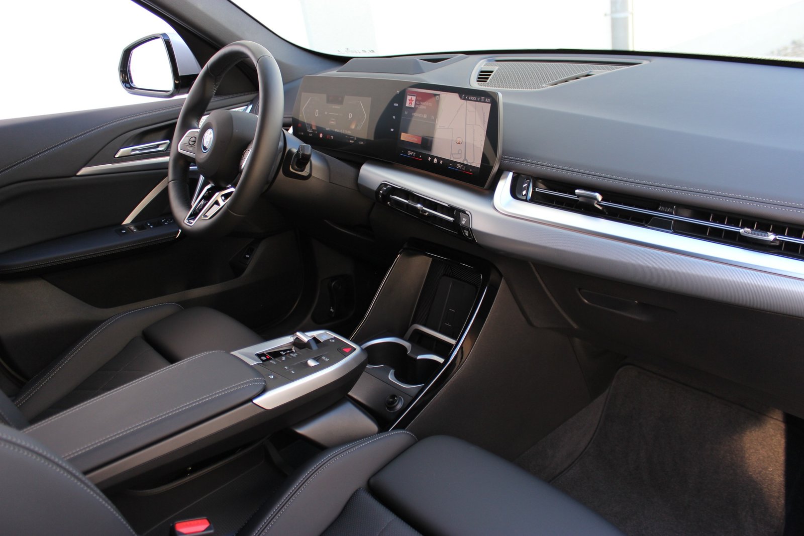 BMW iX1 30 M Sport Pro *0.9-LEASINGAKTION*, Elektro, Occasion / Gebraucht, Automatik - 2